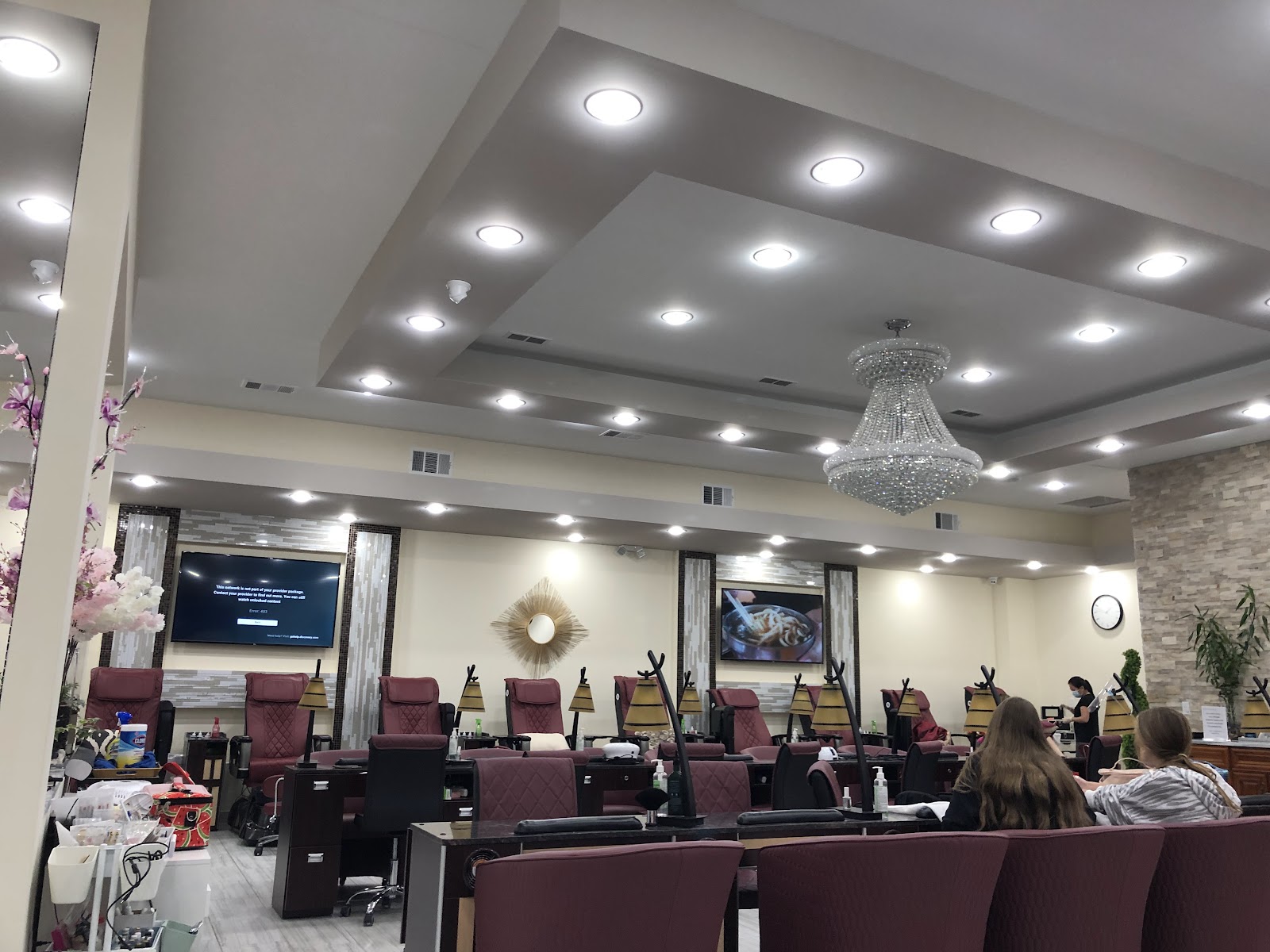 Lavish Nail Lounge logo