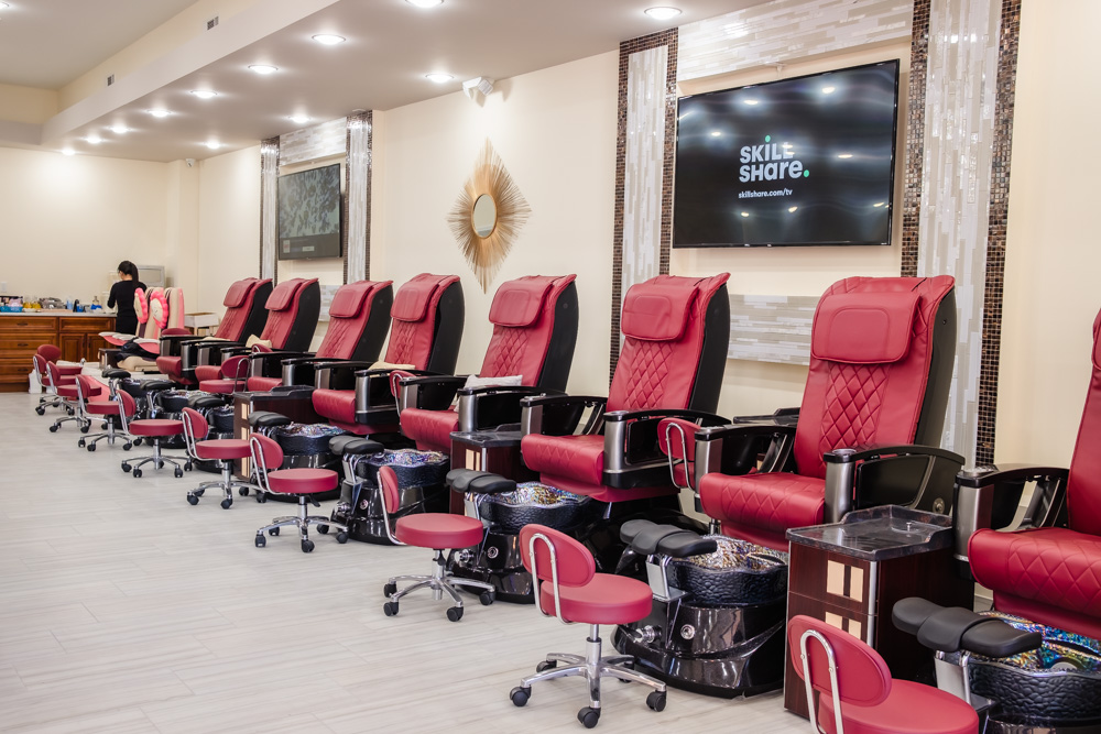 Lavish Nail Lounge nail photo 1