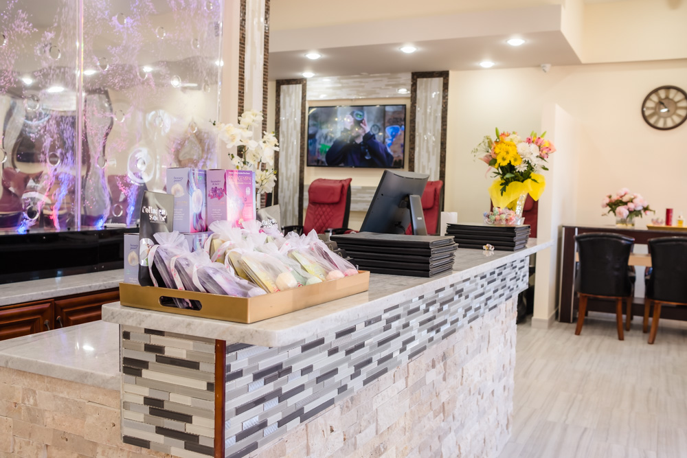 Lavish Nail Lounge nail photo 3