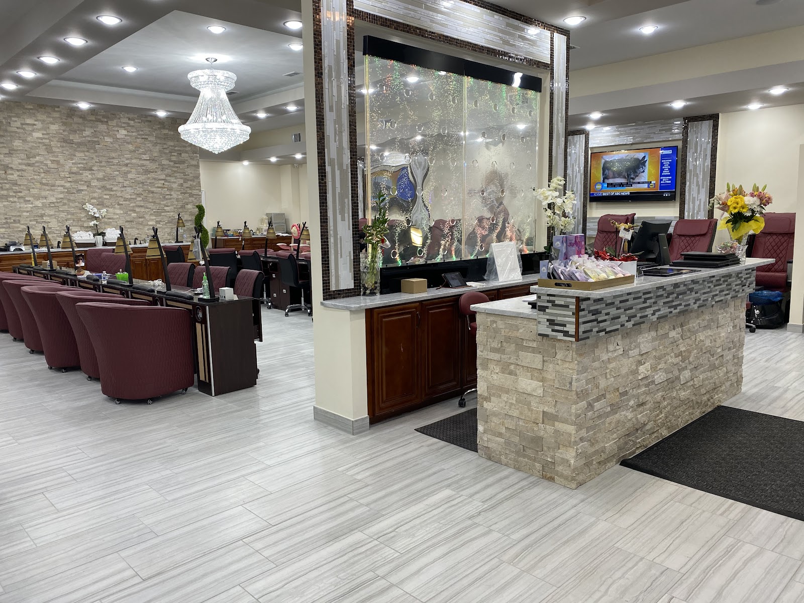 Lavish Nail Lounge nail photo 5